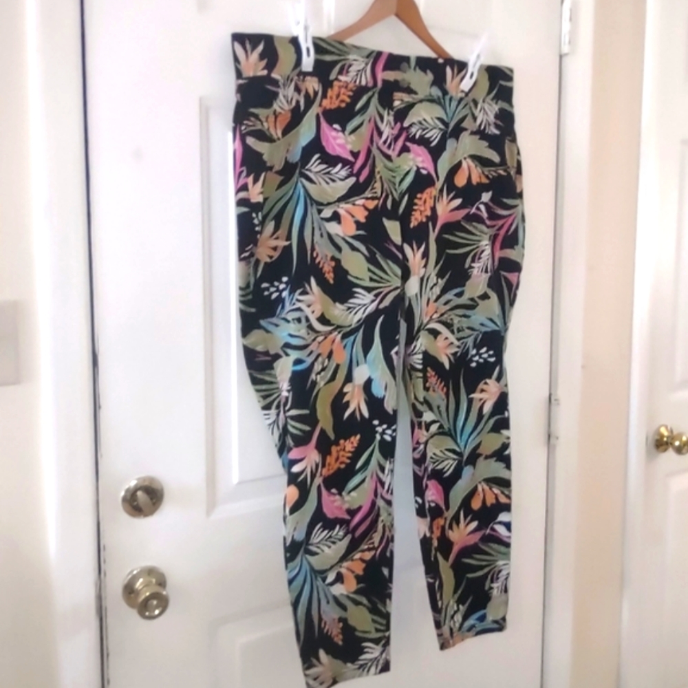 Terra & Sky Black Floral Print Women's Pants. Size 2X. 🆕